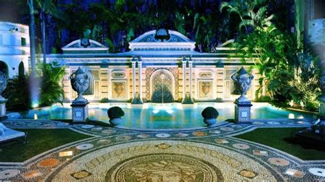 casa versace los angeles|who inherited gianni versace estate.